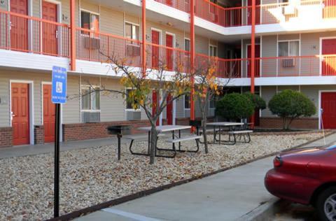 Stay Inn & Suites - Stockbridge Exterior photo