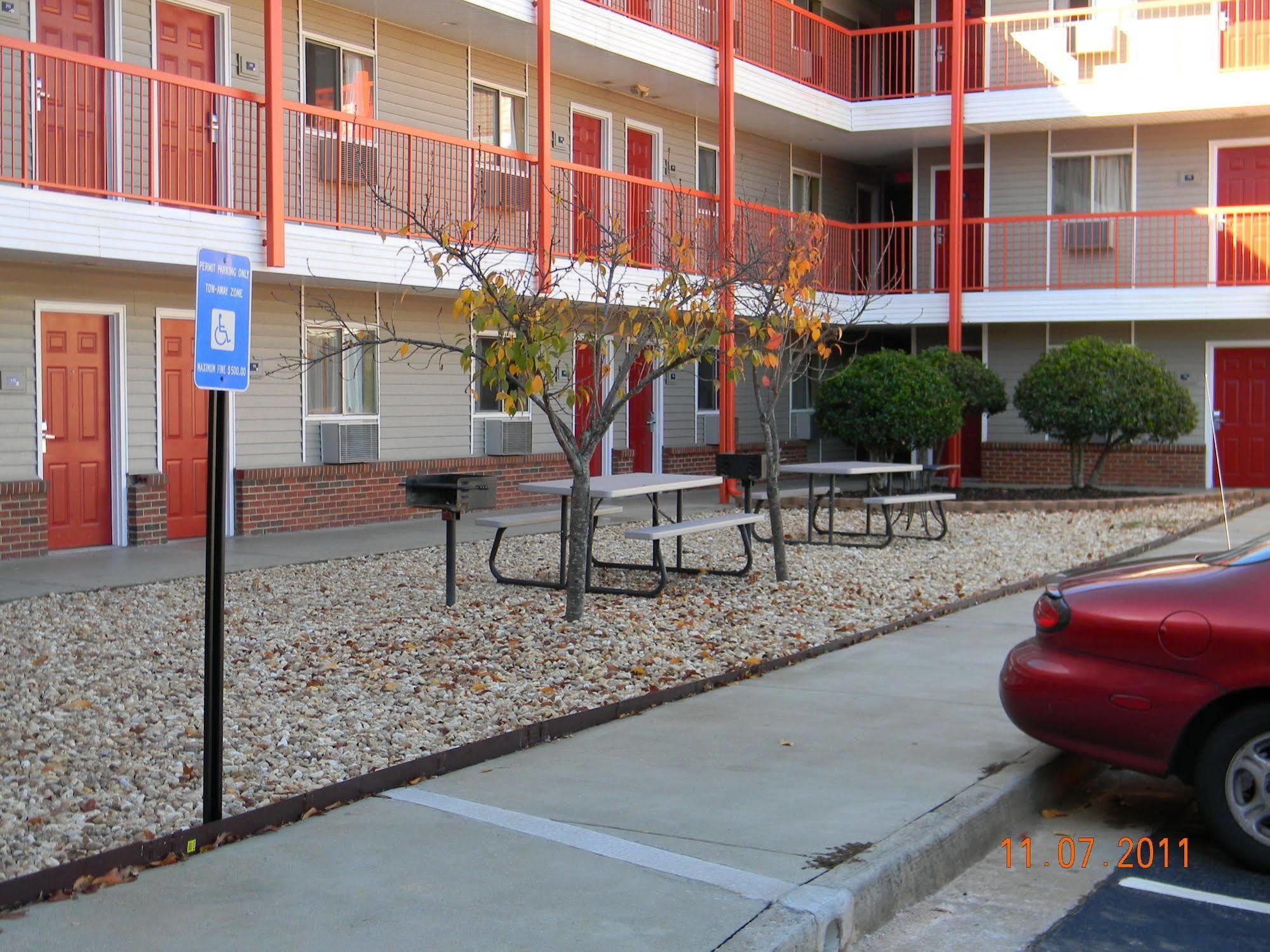Stay Inn & Suites - Stockbridge Exterior photo