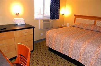 Stay Inn & Suites - Stockbridge Exterior photo
